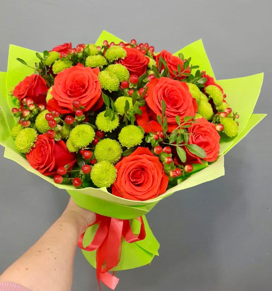 Букет цветов из: Хризантемы и Розы в Калининской Краснодарского края