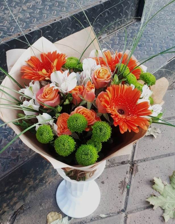 Букет цветов из: Герберы, Хризантемы, Альстромерии и Розы в Калининской Краснодарского края