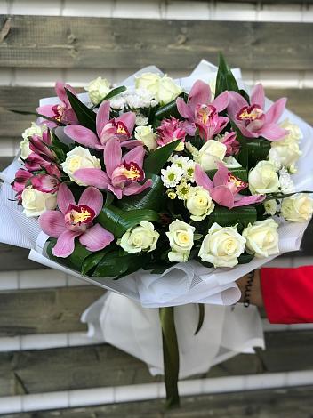 Букет цветов из: Розы и Хризантемы в Калининской Краснодарского края
