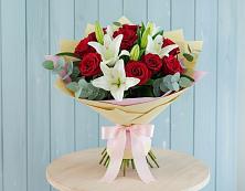Букет цветов из:  Лилии и Розы в Калининской Краснодарского края