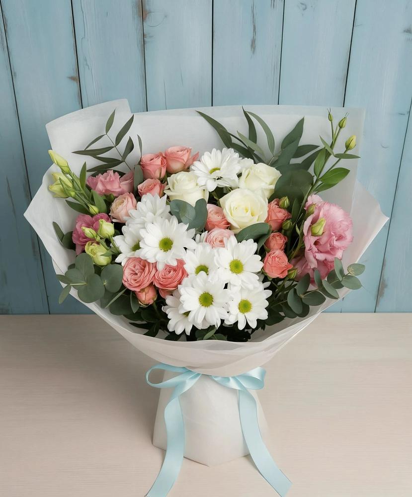 Букет цветов из: Розы, Лизиантусы и Хризантемы в Калининской Краснодарского края