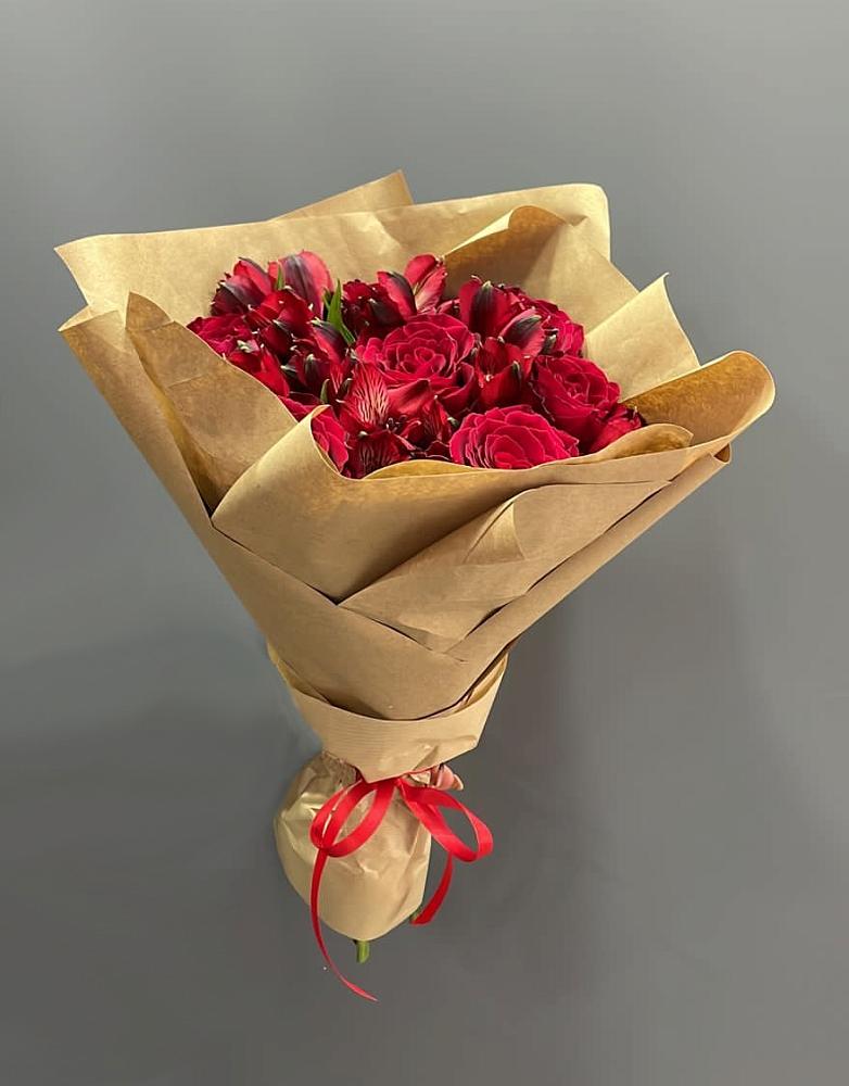 Букет цветов из: Альстромерии и Розы в Калининской Краснодарского края