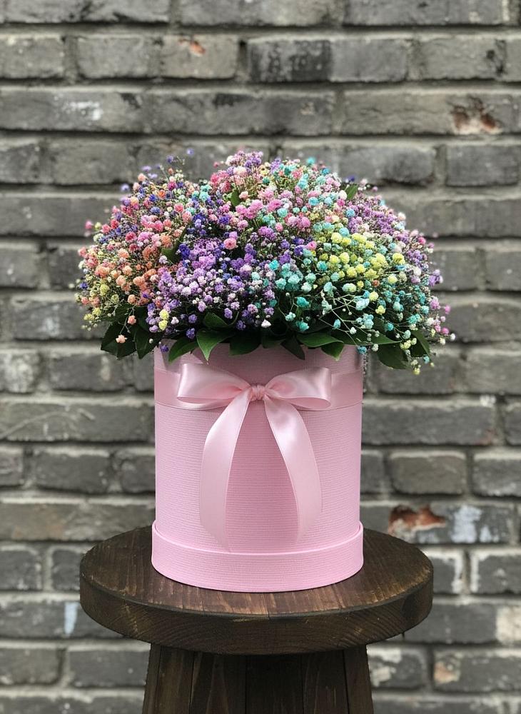 Цветочная композиция из Гипсофила и Розы в шляпной коробке в Калининской Краснодарского края