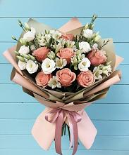 Букет цветов из:  Розы, Альстромерии и Лизиантусы в Калининской Краснодарского края