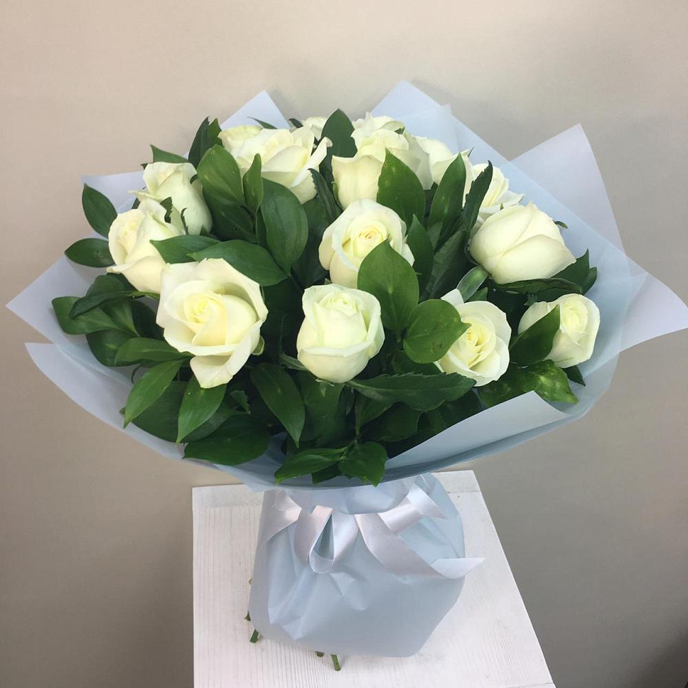 Букет 15 Белых роз Проуд в Калининской Краснодарского края