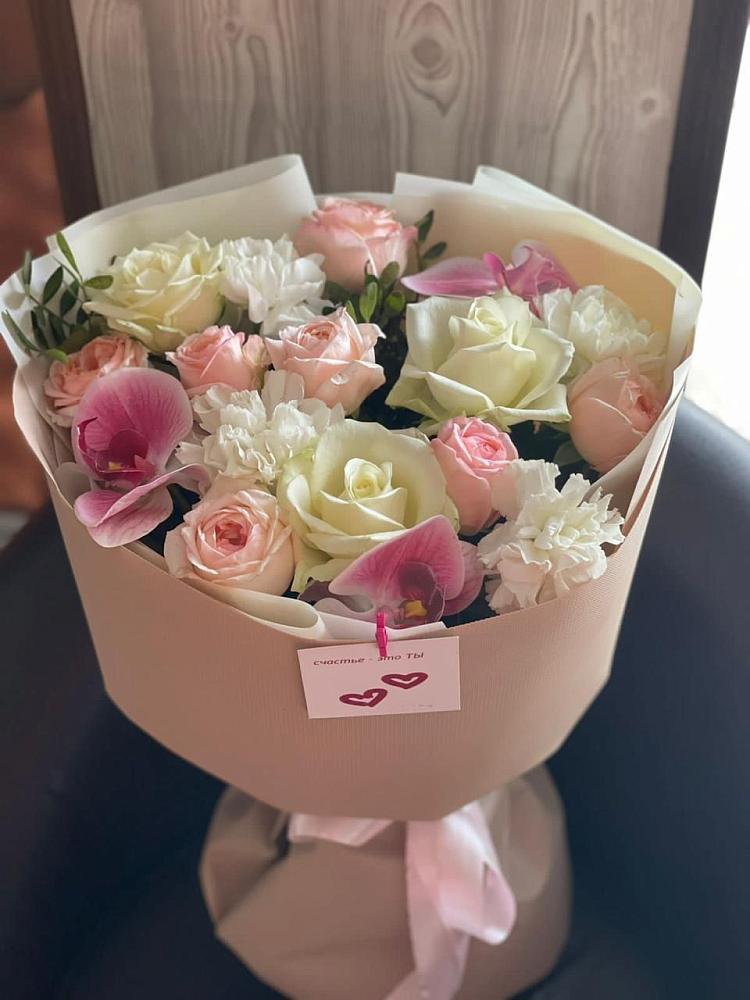 Букет цветов из: Орхидеи, Розы и Гвоздики в Калининской Краснодарского края