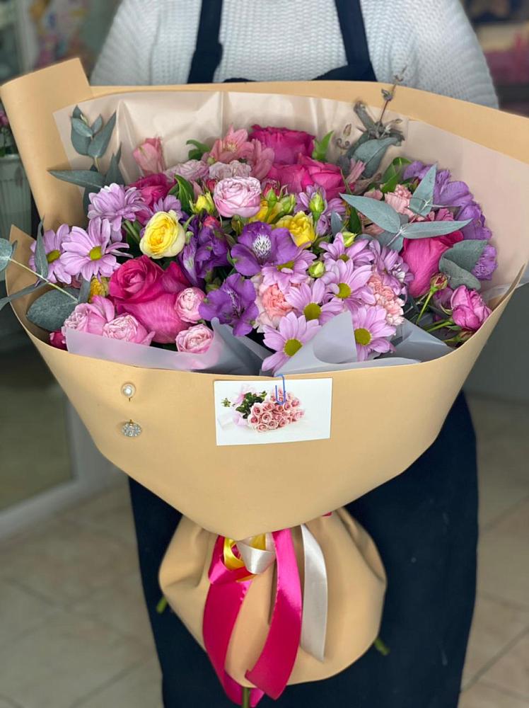 Букет цветов из: Хризантемы, Гвоздики и Альстромерии в Калининской Краснодарского края