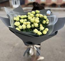 Букет Белые кустовые розы Солинеро в Калининской Краснодарского края