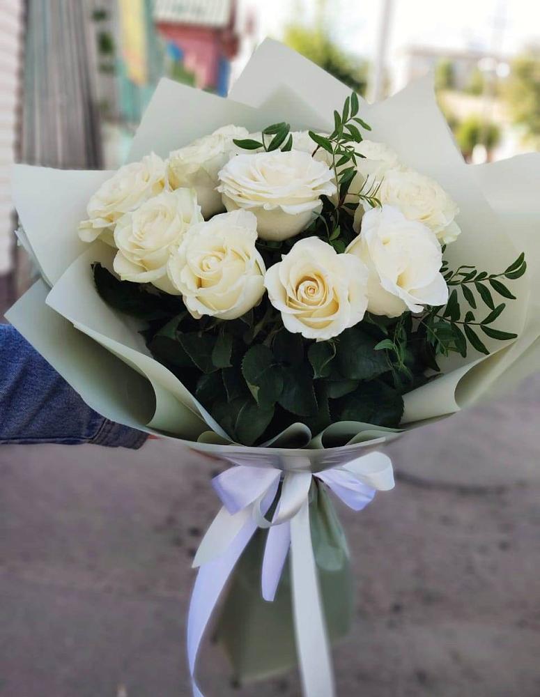 Букет Белые розы Проуд в Калининской Краснодарского края
