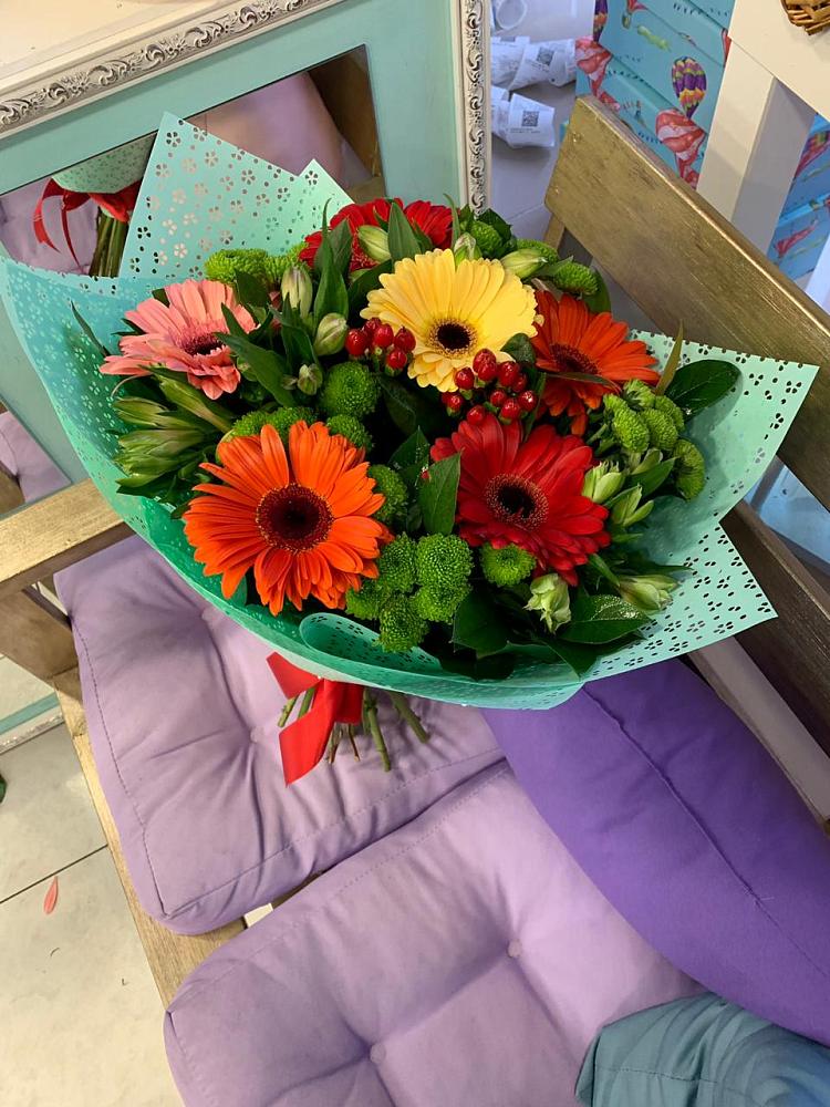 Букет цветов из: Герберы, Хризантемы и Альстромерии в Калининской Краснодарского края