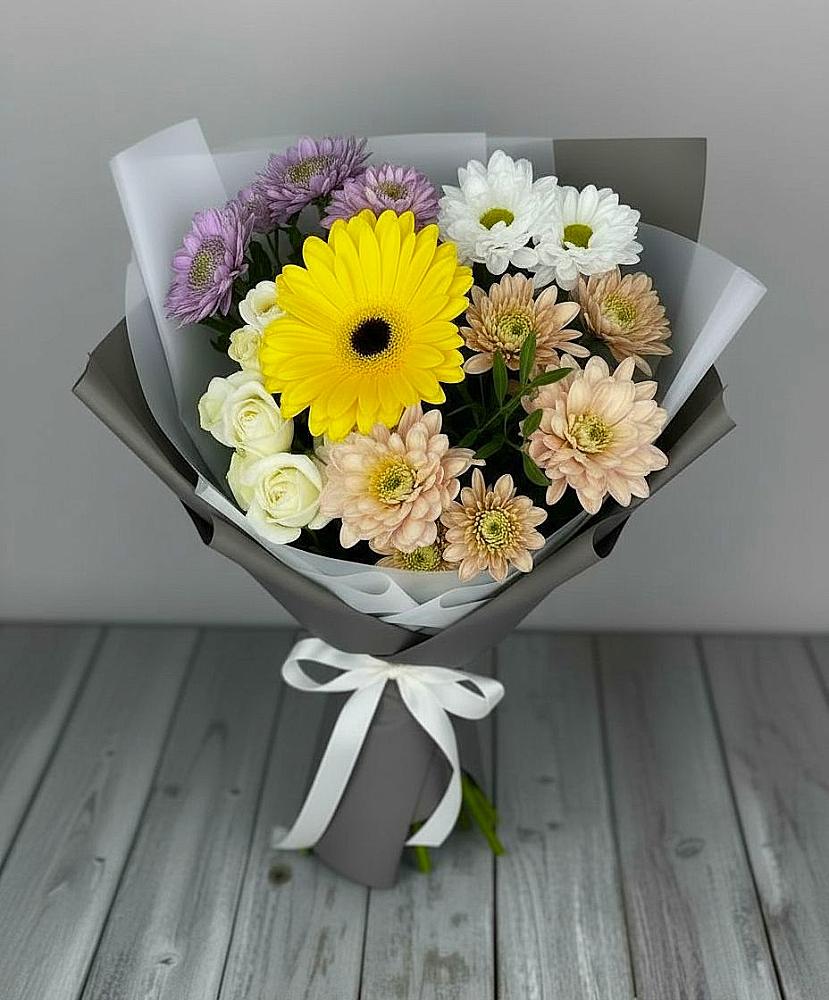 Букет цветов из: Розы, Герберы и Хризантемы в Калининской Краснодарского края