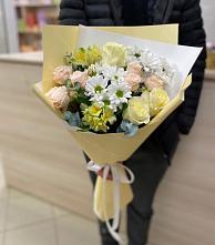 Букет цветов из:  Альстромерии, Розы и Хризантемы в Калининской Краснодарского края
