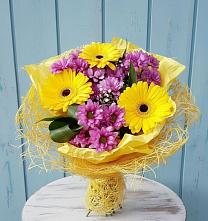 Букет цветов из:  Хризантемы и Герберы в Калининской Краснодарского края
