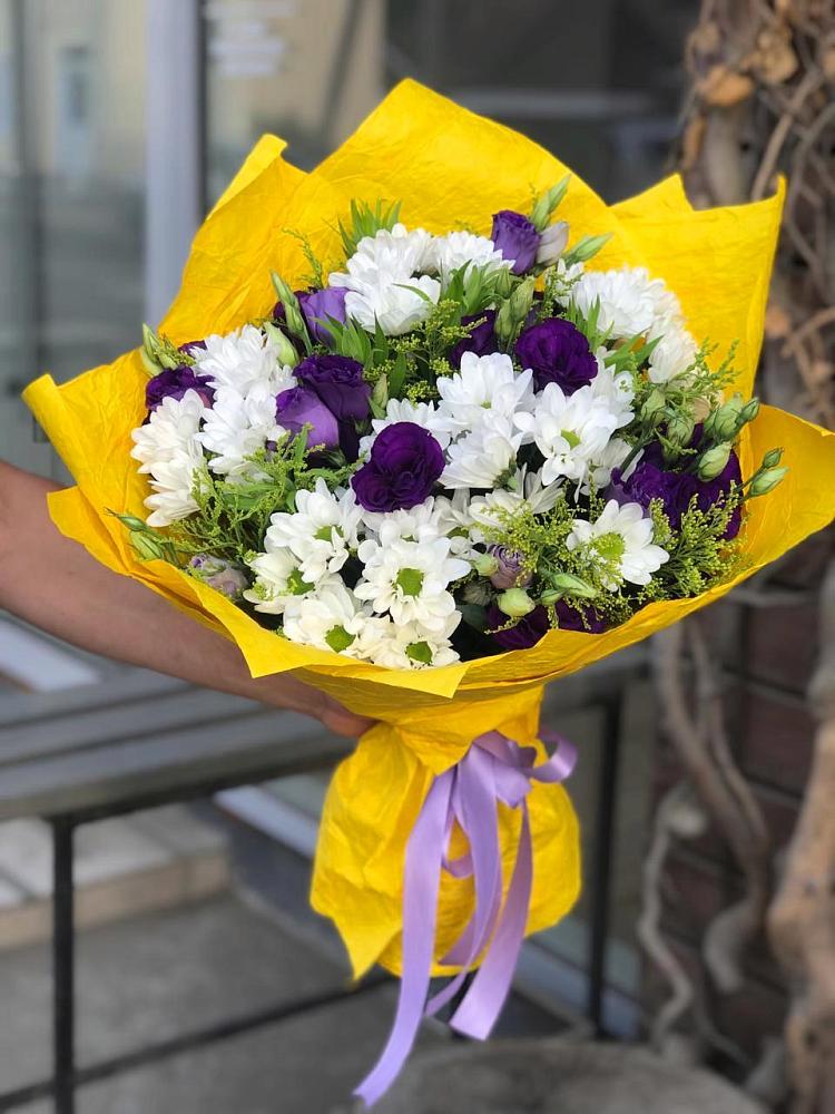 Букет цветов из: Ирисы, Хризантемы и Ромашки в Калининской Краснодарского края
