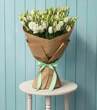 Букет цветов из:  Лизиантусы в Калининской Краснодарского края