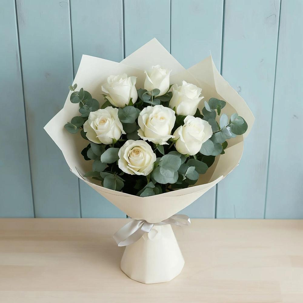 Букет Белые розы в Эвкалипте в Калининской Краснодарского края