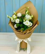 Букет цветов из:  Хризантемы и Лизиантусы в Калининской Краснодарского края