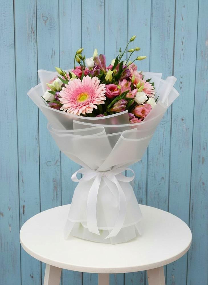 Букет цветов из: Герберы, Альстромерии и Лизиантусы в Калининской Краснодарского края