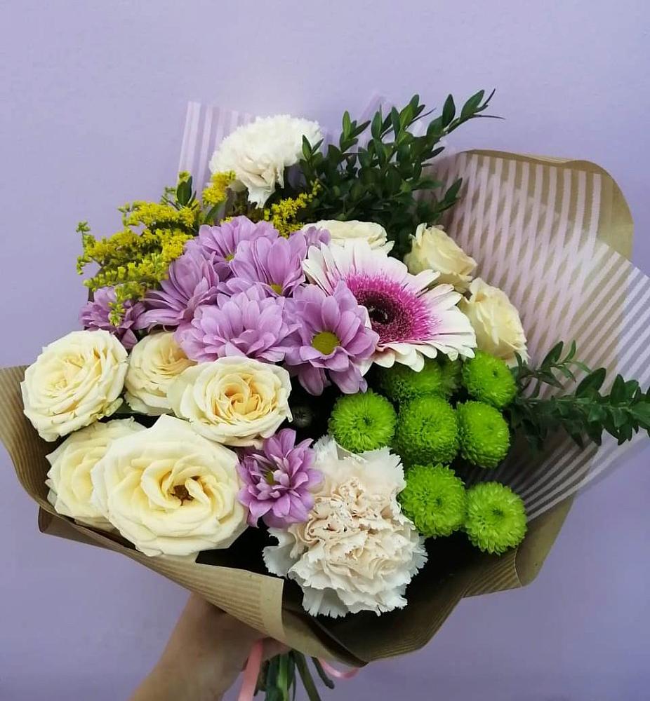 Букет цветов из: Хризантемы, Розы, Гвоздики и Герберы в Калининской Краснодарского края