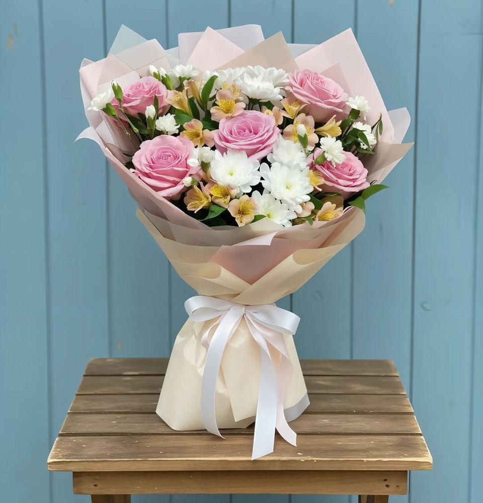 Букет цветов из: Гвоздики, Орхидеи и Розы в Калининской Краснодарского края