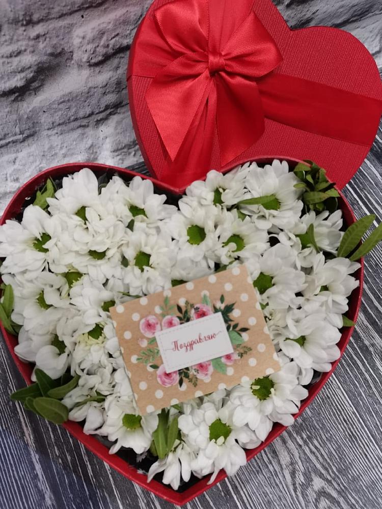 Цветочная композиция из Хризантемы в виде сердца в Калининской Краснодарского края