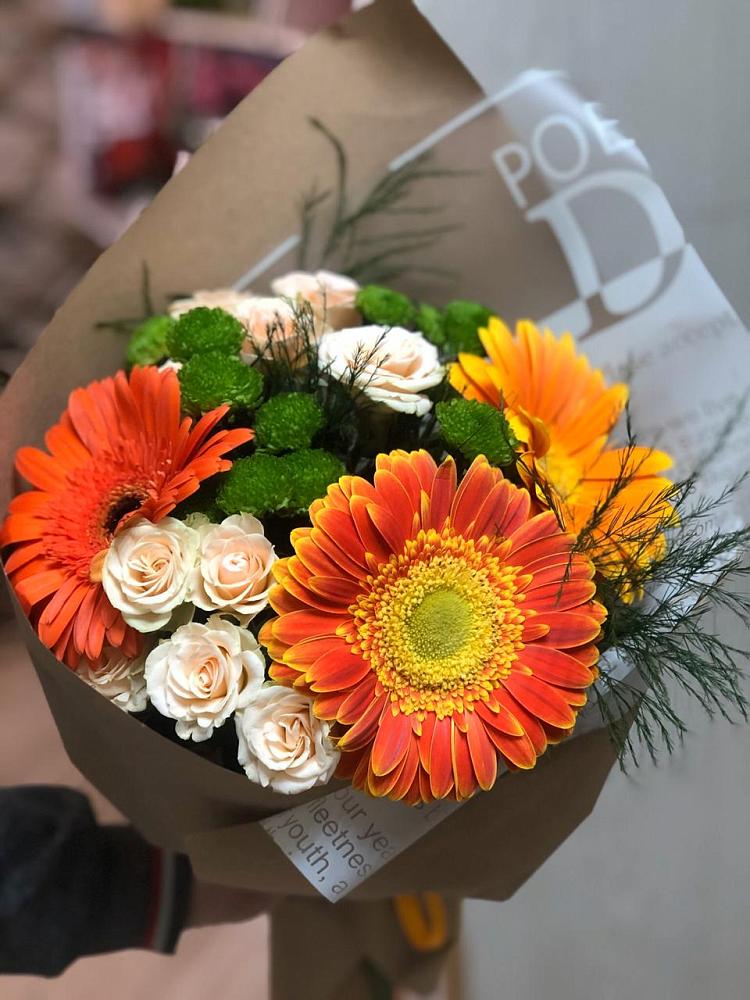 Букет цветов из: Герберы, Хризантемы и Розы в Калининской Краснодарского края