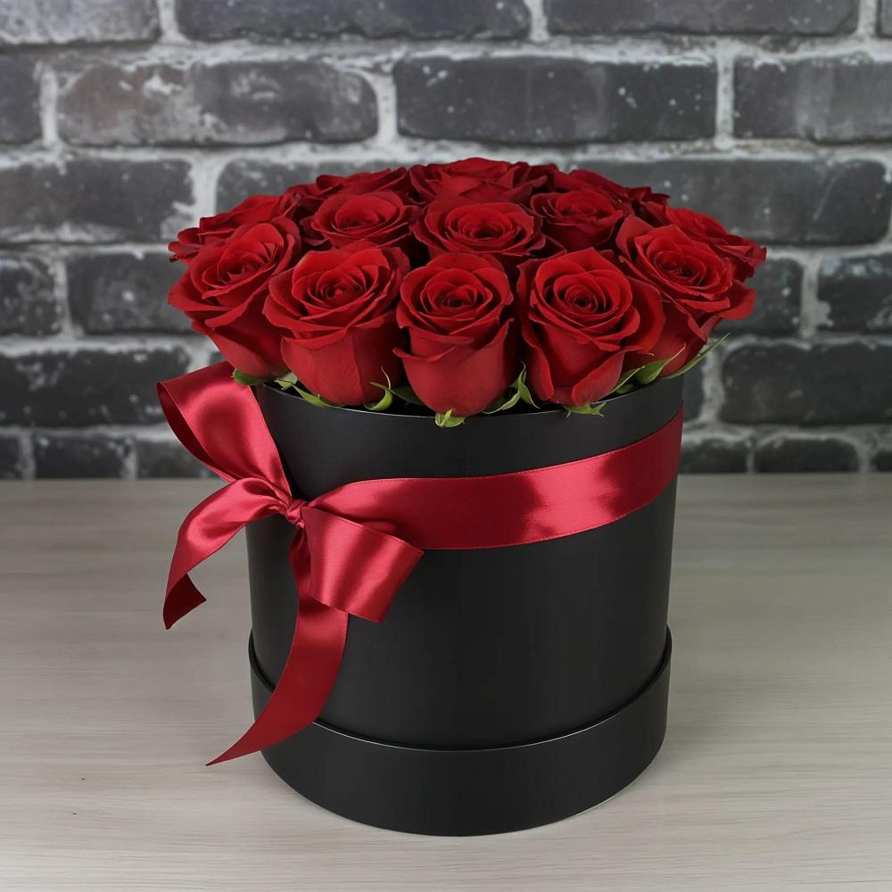 Цветочная композиция из Розы в шляпной коробке в Калининской Краснодарского края