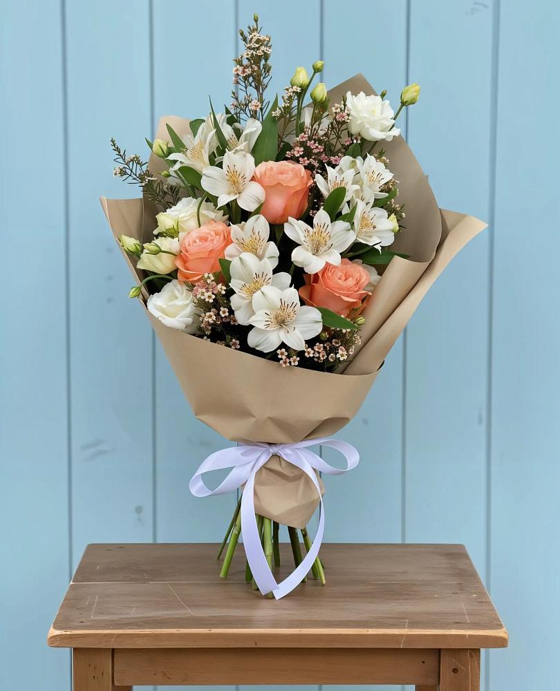 Букет цветов из: Альстромерии, Лизиантусы, Розы и Хризантемы в Калининской Краснодарского края