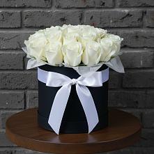 Цветочная композиция из Розы в шляпной коробке в Калининской Краснодарского края