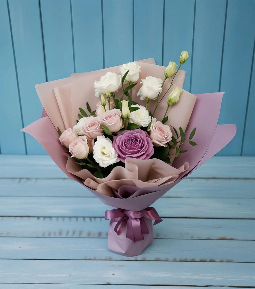 Букет цветов из: Розы и Лизиантусы в Калининской Краснодарского края