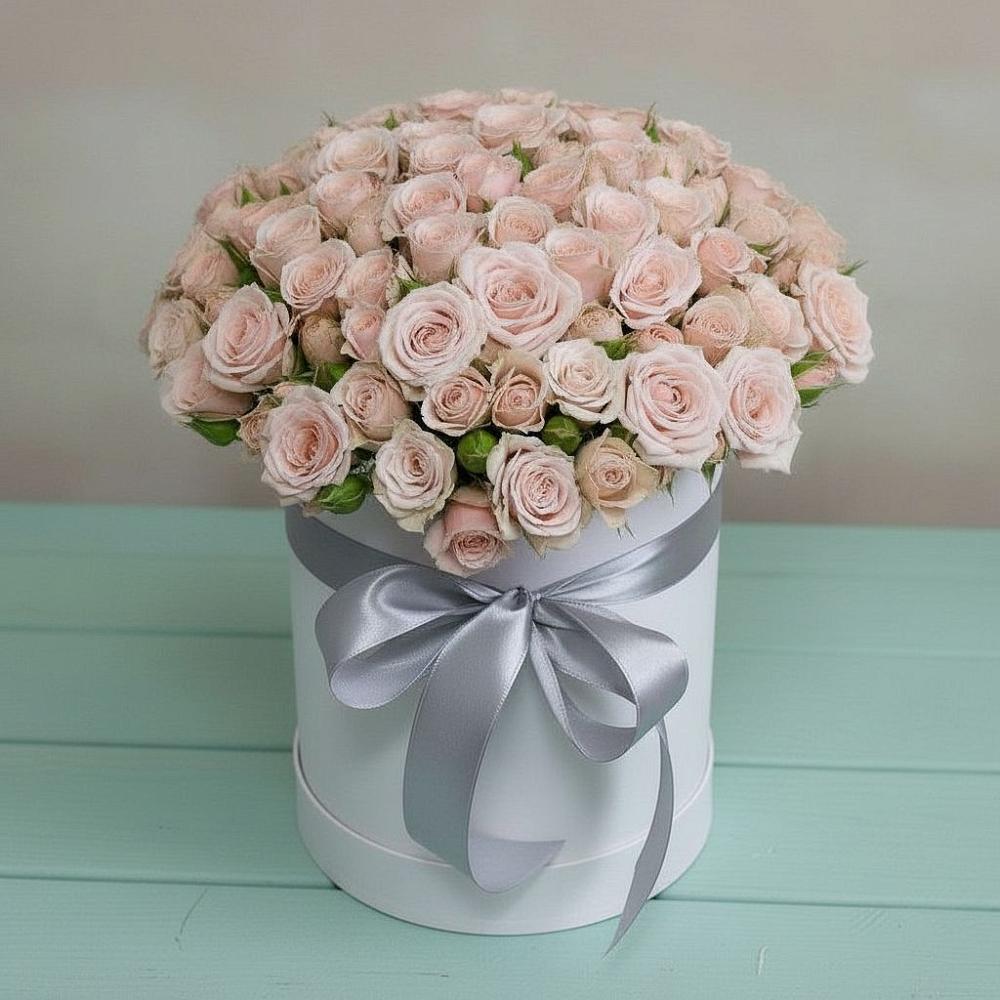 Цветочная композиция из Розы в шляпной коробке в Калининской Краснодарского края